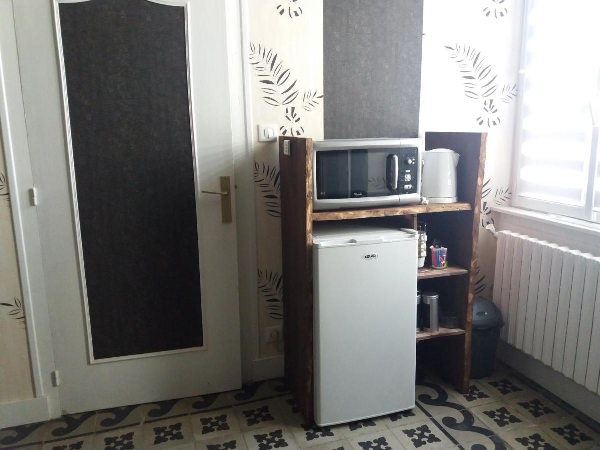 Chambre Meublee A Louer Pouzauges Exteriör bild