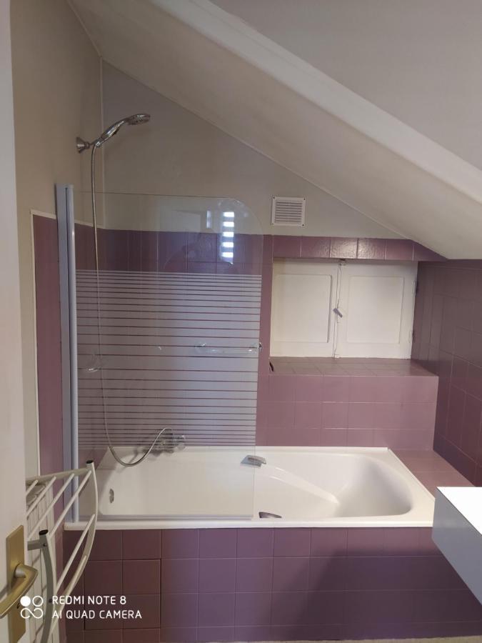 Chambre Meublee A Louer Pouzauges Exteriör bild